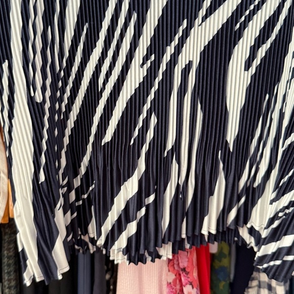 Banana Republic Petite Pleated Mini Dress Small Navy Zebra - Picture 9 of 9